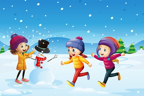 trzy dziewczynki bawią się na śniegu, lepią bałwana 